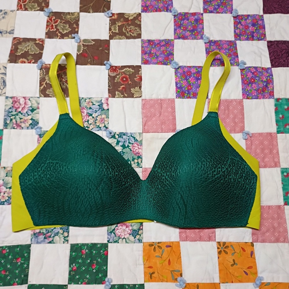 Knix Wingwoman Countour Green and Yellow Bra Size 3 Wireless T Shirt